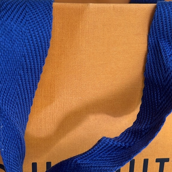 Louis Vuitton LV Shopping Tote - Picture 9 of 10